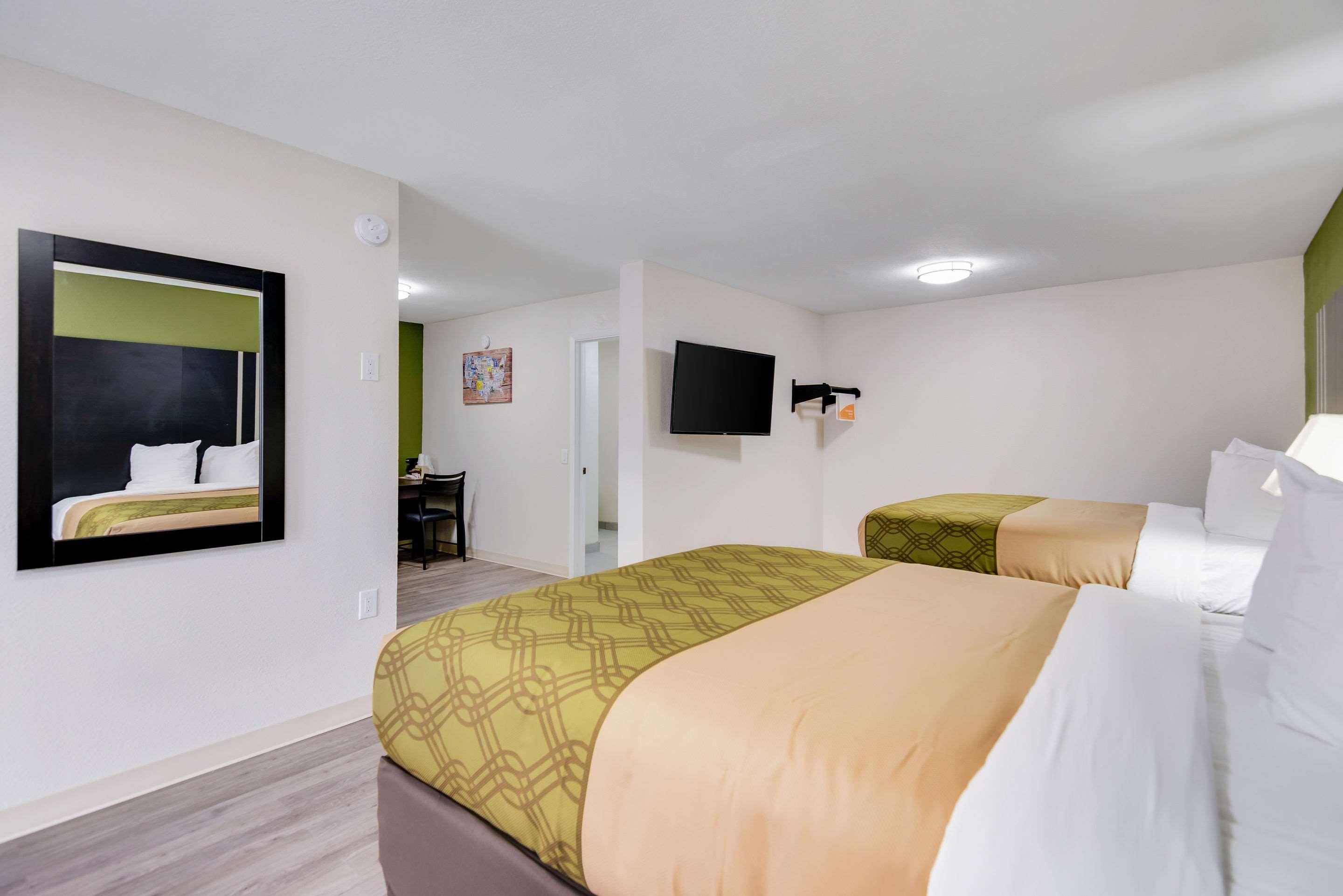 Super 8 By Wyndham Palestine Tx Hotel Bagian luar foto