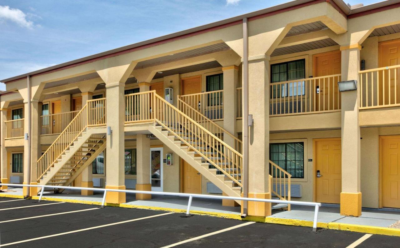 Super 8 By Wyndham Palestine Tx Hotel Bagian luar foto