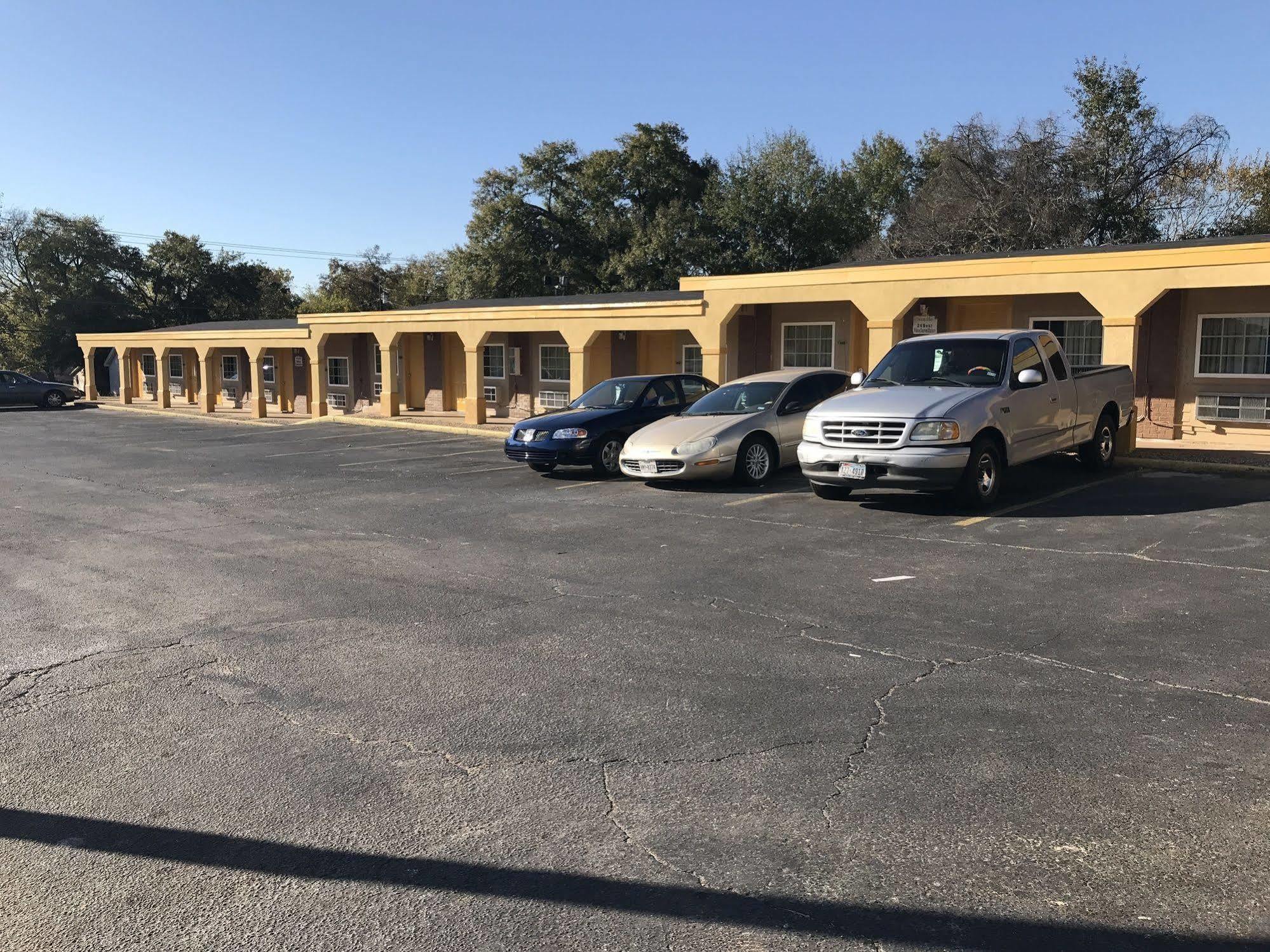 Super 8 By Wyndham Palestine Tx Hotel Bagian luar foto