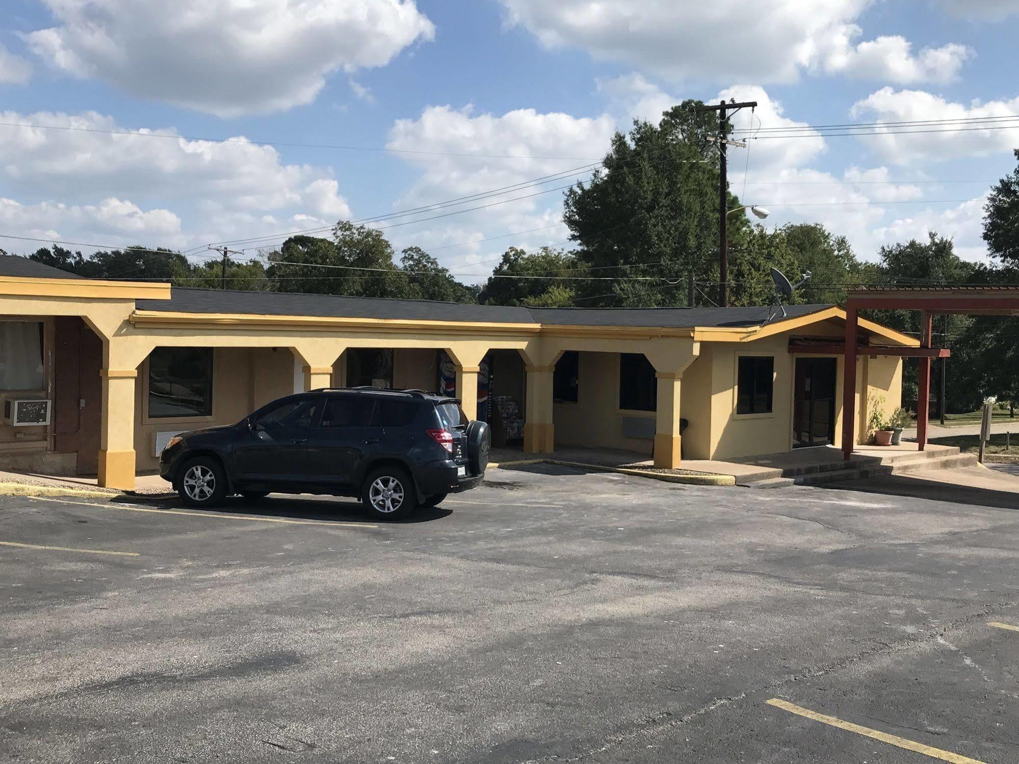 Super 8 By Wyndham Palestine Tx Hotel Bagian luar foto